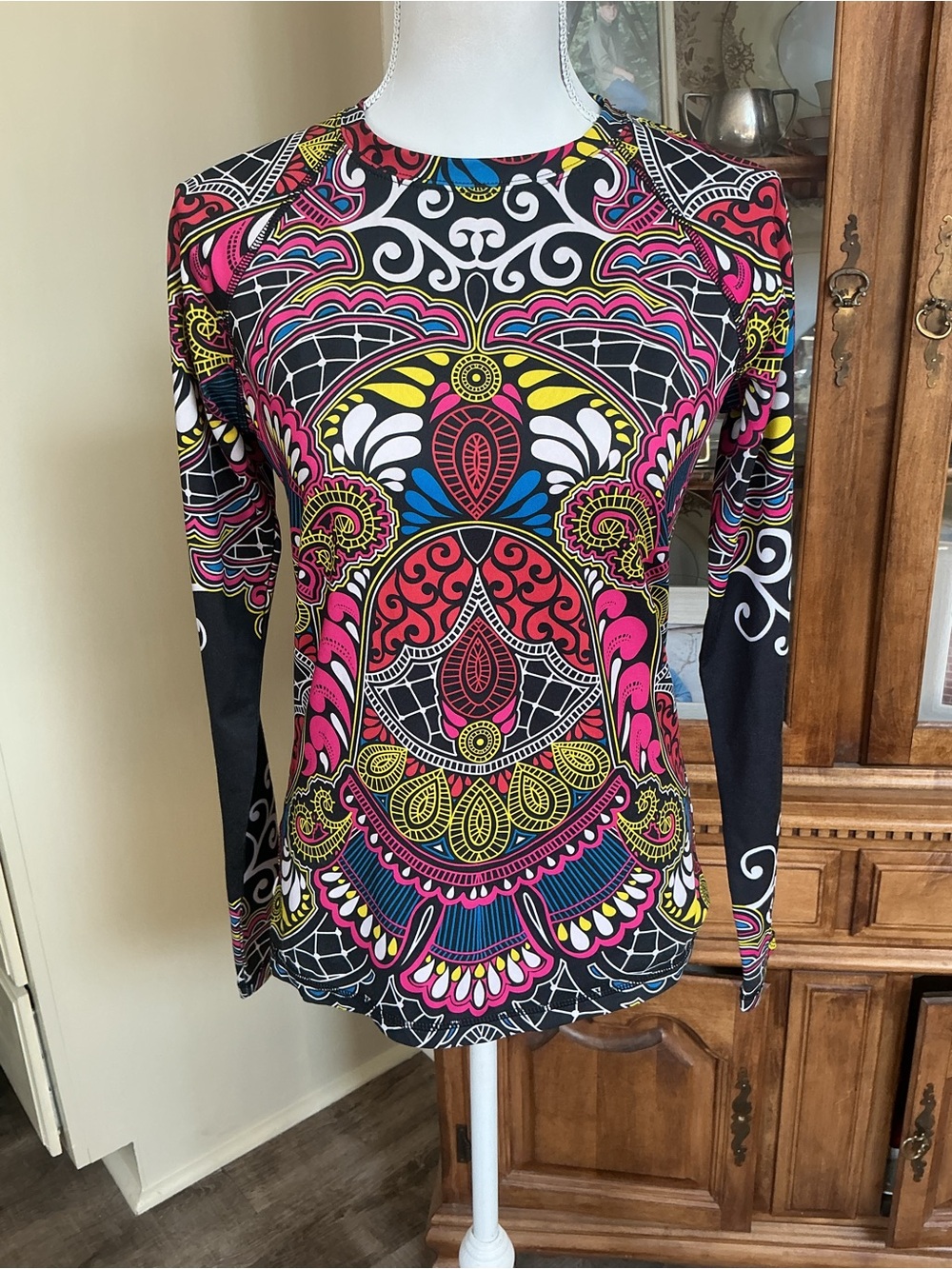 Athleta Sierra Nevada Rash Guard Swim Shirt Mandala Kaleidoscope Long Sleeve Med